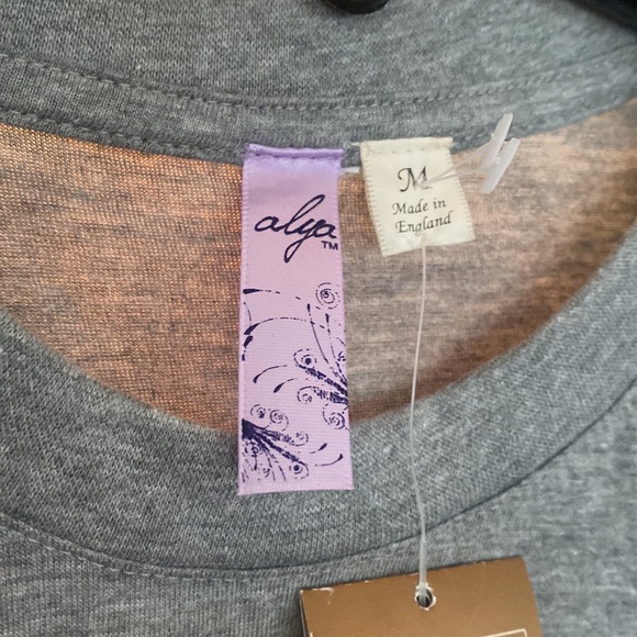 NWT Francesca’s Alya Women’s Beaded and Sequined Champagne Tee Gray Medium - Picture 3 of 7